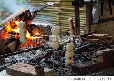 Grilled dumplings and grilled fish (charcoal grilled) Grilled dumplings and grilled fish (charcoal grilled) 117731435