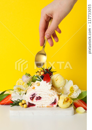 Meringue roll, concept of tasty and delicious food Meringue roll, concept of tasty and delicious food 117733055