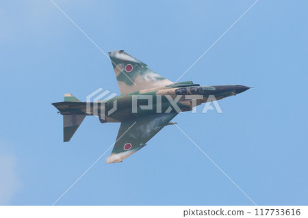 航空自衛隊RF-4E「幻影II」偵察機盤旋 117733616