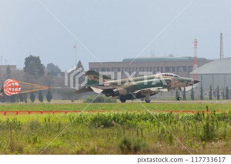 日本航空自衛隊RF-4E「幻影II」偵察機降落 日本航空自衛隊RF-4E「幻影II」偵察機降落 117733617