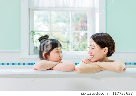 Parents and children take a bath together Parents and children take a bath together 117733638