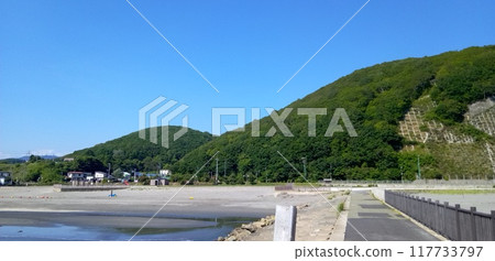 從海濱公園看山 117733797