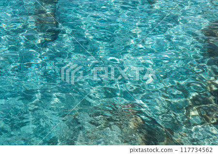 Transparent seawater and light reflections 117734562