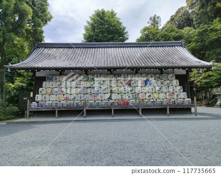 松尾大社境內有許多清酒桶 117735665