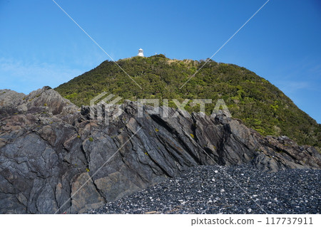 室戶岬燈塔和從室戶岬望城濱海灘看到的以藍天為背景的陸地Ver1 117737911