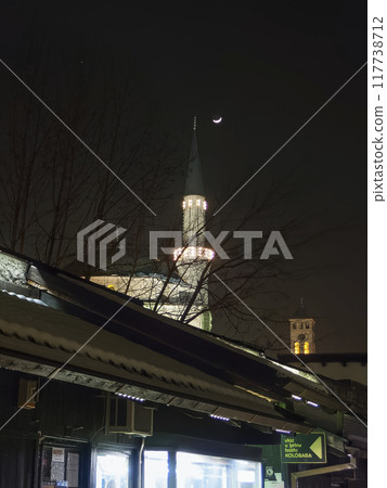 Mosque and crescent moon in the old town of Sarajevo / Sarajevo, BiH Mosque and crescent moon in the old town of Sarajevo / Sarajevo, BiH 117738712