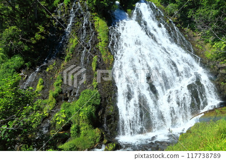 [Hokkaido] Oshinkoshin Falls in Shiretoko on a clear day 117738789