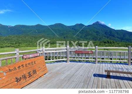 [Hokkaido] Shiretoko mountain range on a clear day 117738798