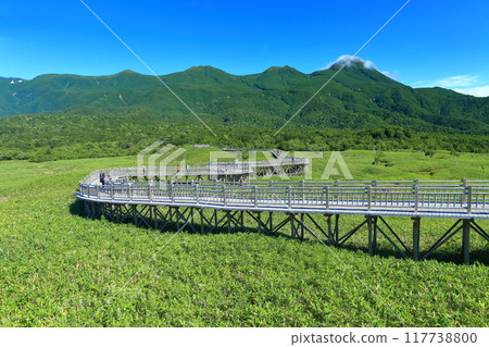 [Hokkaido] Shiretoko mountain range on a clear day 117738800