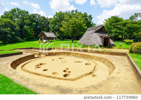 A pit dwelling during excavation (Otsuka Toshikado Ruins Park, Yokohama) 117739960