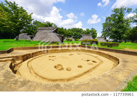 A pit dwelling during excavation (Otsuka Toshikado Ruins Park, Yokohama) 117739961