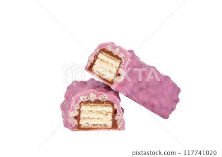 Pink chocolate crispy brocken bar with wildberry taste isolated on the white Pink chocolate crispy brocken bar with wildberry taste isolated on the white 117741020
