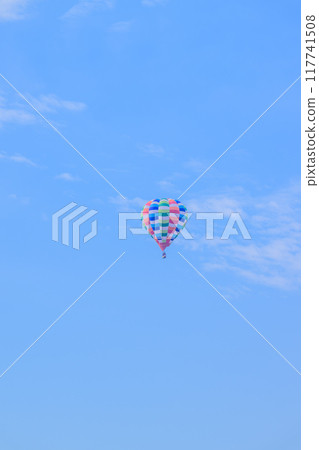 Balloon festival scenery shining against the autumn sky (morning clouds and morning sunlight, photographed early in the morning) (around the countryside) Saga City, Saga Prefecture 117741508