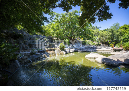 This is a beautiful view of Linh Ung Pagoda on Son Tra Peninsula, a famous tourist attraction in Vietnam. 117742539