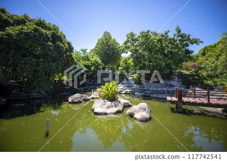 This is a beautiful view of Linh Ung Pagoda on Son Tra Peninsula, a famous tourist attraction in Vietnam. 117742541