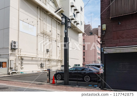 小田原市在通往小田原城的商店街安裝了智慧桿（神奈川縣小田原市） 117742875