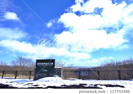 釧路濕原的冬季景色 117742986