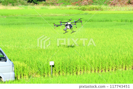 使用農用無人機噴灑農藥 117743451