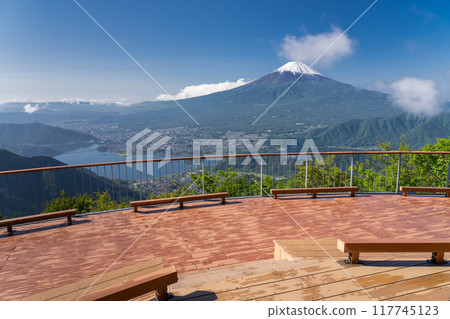 [山梨縣] 俯瞰富士山和河口湖的新道峠 117745123