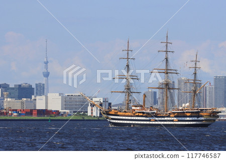 訓練進入東京港的帆船;從海外停靠的帆船 訓練進入東京港的帆船;從海外停靠的帆船 117746587