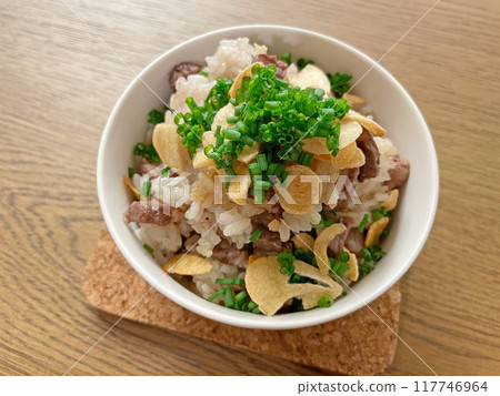 蒜香牛排飯(牛排蓋飯佐蒜香醬油) 蒜香牛排飯(牛排蓋飯佐蒜香醬油) 117746964