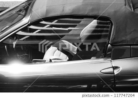 打開汽車駕駛艙 打開汽車駕駛艙 117747204