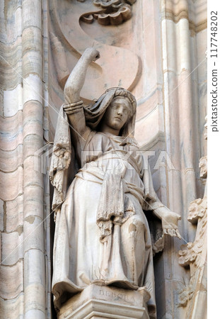 Deborah, statue on the Milan Cathedral, Duomo di Santa Maria Nascente, Milan, Lombardy, Italy Deborah, statue on the Milan Cathedral, Duomo di Santa Maria Nascente, Milan, Lombardy, Italy 117748202