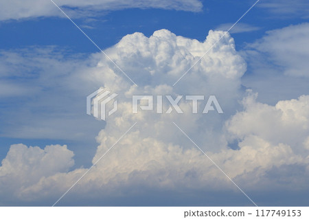 Developing cumulonimbus clouds Developing cumulonimbus clouds 117749153