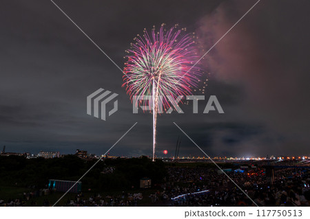 Edogawa (Ichikawa) Fireworks Festival, photographed from Edogawa Ward, Tokyo Edogawa (Ichikawa) Fireworks Festival, photographed from Edogawa Ward, Tokyo 117750513