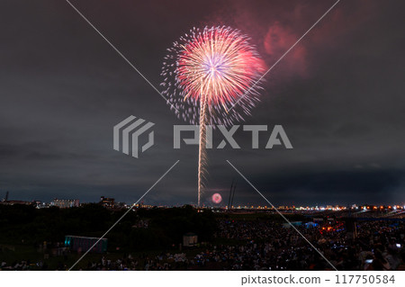Edogawa (Ichikawa) Fireworks Festival, photographed from Edogawa Ward, Tokyo Edogawa (Ichikawa) Fireworks Festival, photographed from Edogawa Ward, Tokyo 117750584