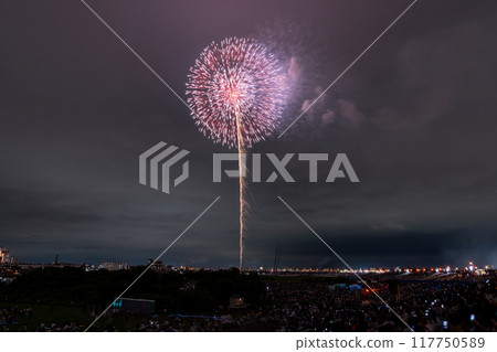 Edogawa (Ichikawa) Fireworks Festival, photographed from Edogawa Ward, Tokyo Edogawa (Ichikawa) Fireworks Festival, photographed from Edogawa Ward, Tokyo 117750589