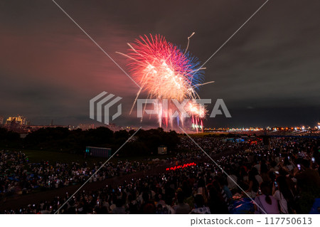 Edogawa (Ichikawa) Fireworks Festival, photographed from Edogawa Ward, Tokyo Edogawa (Ichikawa) Fireworks Festival, photographed from Edogawa Ward, Tokyo 117750613