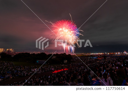 Edogawa (Ichikawa) Fireworks Festival, photographed from Edogawa Ward, Tokyo Edogawa (Ichikawa) Fireworks Festival, photographed from Edogawa Ward, Tokyo 117750614