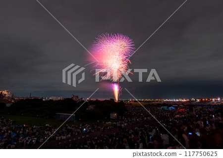 Edogawa (Ichikawa) Fireworks Festival, photographed from Edogawa Ward, Tokyo 117750625