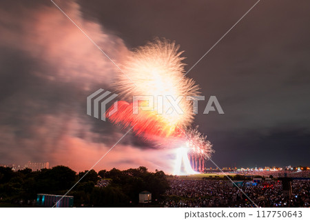 Edogawa (Ichikawa) Fireworks Festival, photographed from Edogawa Ward, Tokyo Edogawa (Ichikawa) Fireworks Festival, photographed from Edogawa Ward, Tokyo 117750643