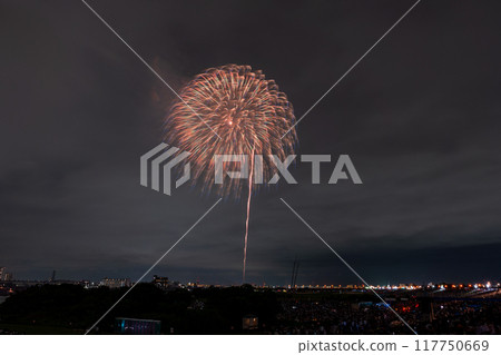 Edogawa (Ichikawa) Fireworks Festival, photographed from Edogawa Ward, Tokyo Edogawa (Ichikawa) Fireworks Festival, photographed from Edogawa Ward, Tokyo 117750669