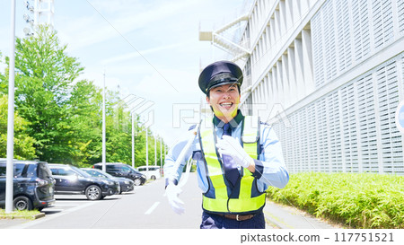 Security guard sprinting 117751521