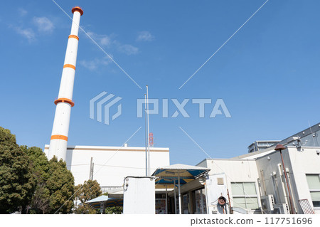從川崎市Yonetti Tsutsumine看到的Ttsutsumine治療中心的煙囪 117751696