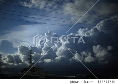 Cumulonimbus clouds bring sudden downpours; a threat to Mount Fuji 117751710