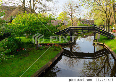 skyline of old town Giethoorn skyline of old town Giethoorn 117752381