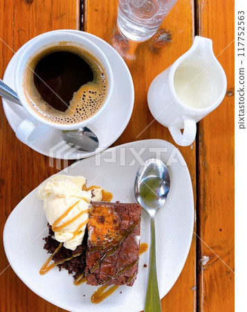 Coffee and cake 117752563