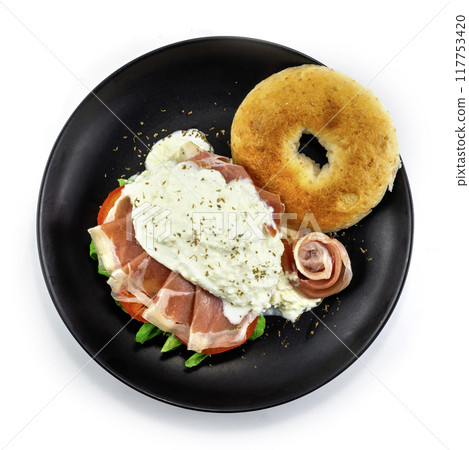 Bagel Smoke Ham with burrata cheese 117753420