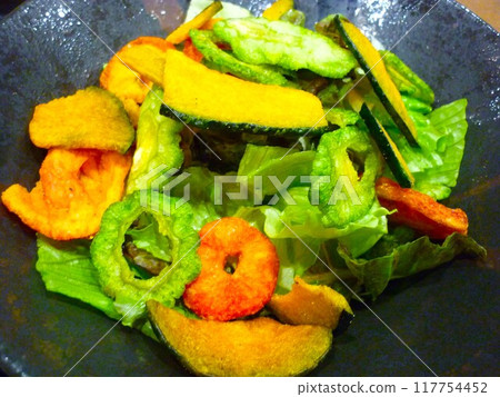 Colorful vegetable chip salad 117754452