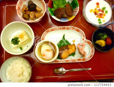 Luxury hotel breakfast 117754453