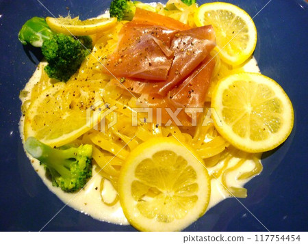 Lemon cream pasta at an Italian restaurant 117754454
