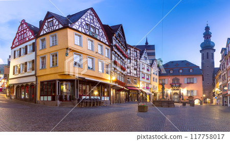 Market square in Cochem, Germany Market square in Cochem, Germany 117758017