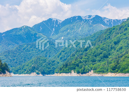 初夏的立山黑部阿爾卑斯山路線 黑部水庫（黑部湖） 117758630