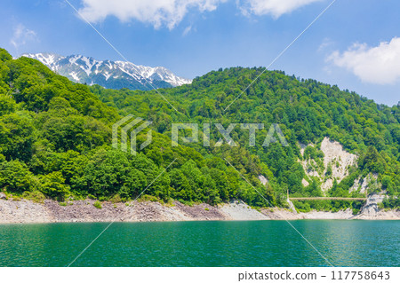 初夏的立山黑部阿爾卑斯山路線 黑部水庫（黑部湖） 117758643