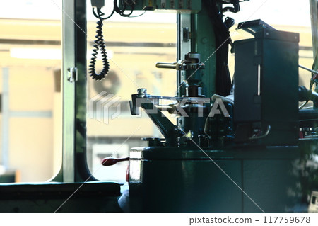 即將退役的EF64-1000電力機車的駕駛室。 117759678