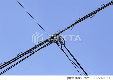 藍天和電線 藍天和電線 117760044